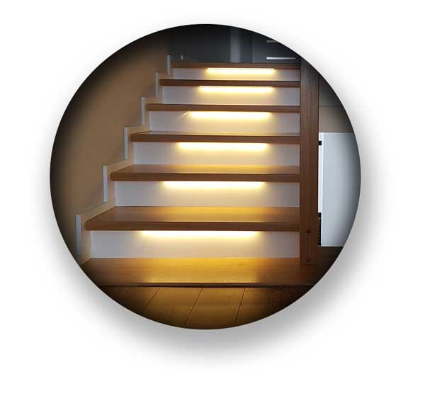 schod drewniane z LED