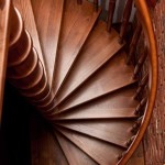 drewniane schody spiralne