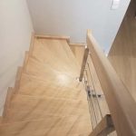 Schody dywanowe na policzku