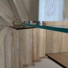 Schody samonośne dywanowe na policzku profilowanym